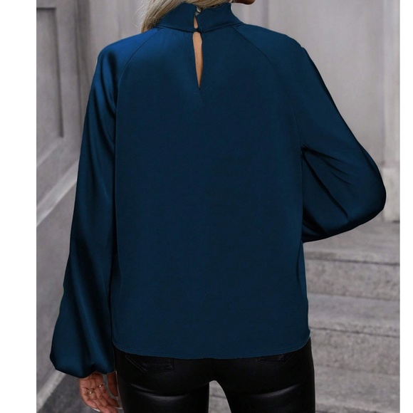 07 Classic Twist Detail Cut out Satin Long Sleeve Top - Picture 7 of 15